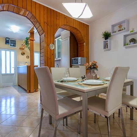 Holiday Villa Anna Primorski Dolac Eksteriør billede