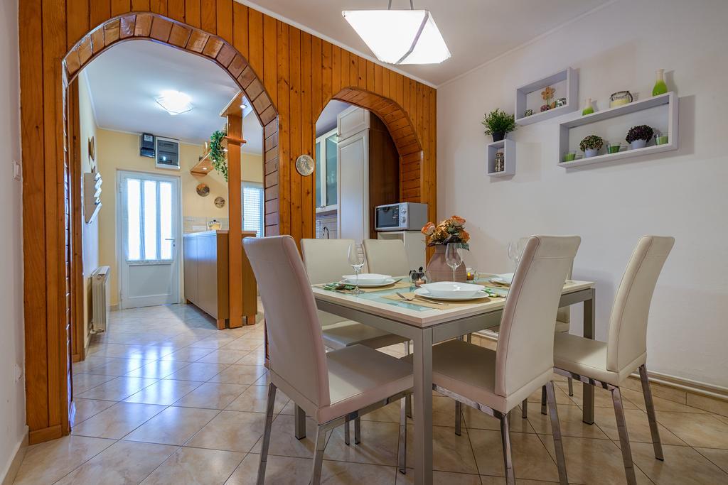 Holiday Villa Anna Primorski Dolac Eksteriør billede