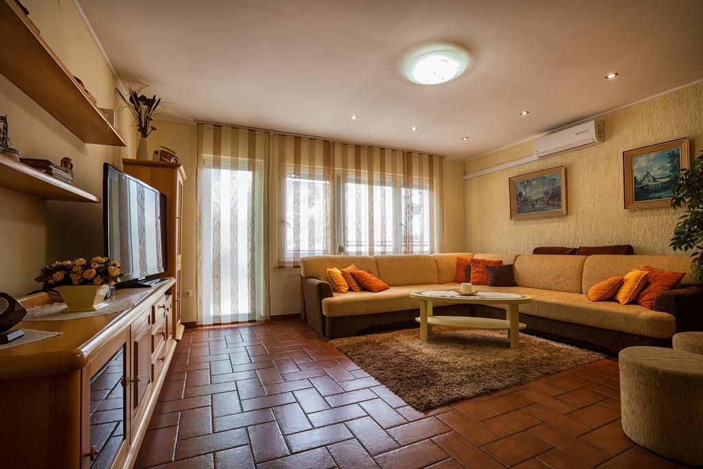 Holiday Villa Anna Primorski Dolac Eksteriør billede
