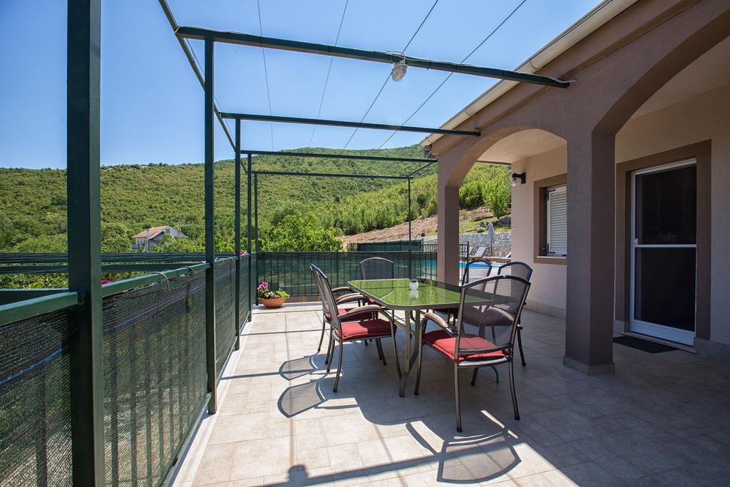 Holiday Villa Anna Primorski Dolac Eksteriør billede
